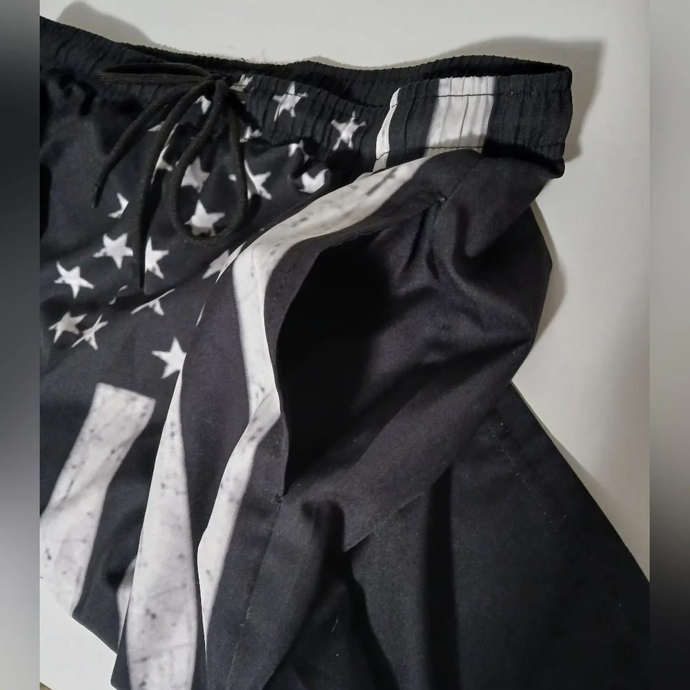 Men's American Flag Black &‎ White Swim Trunks